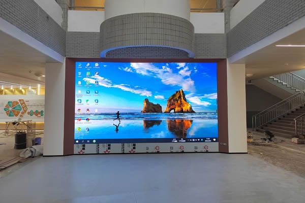 LED全彩屏有哪些特點(diǎn)，在采購(gòu)時(shí)需要注意什么