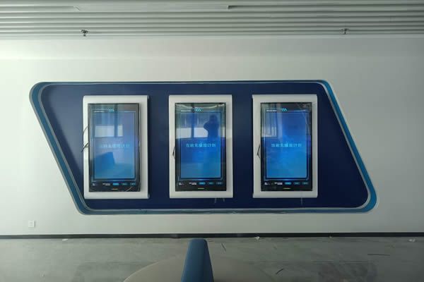 辦公室顯示大屏使用會(huì)議一體機(jī)好，還是拼接屏好？