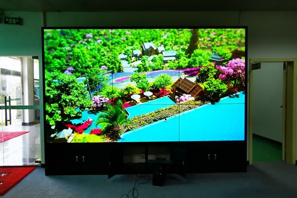 多媒體會(huì)議室用投影機(jī)好，還是液晶拼接屏好？