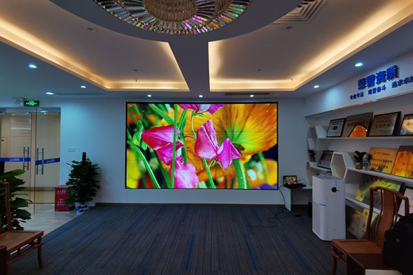 直播間大屏幕有哪些，液晶拼接屏好還是LED顯示屏好？