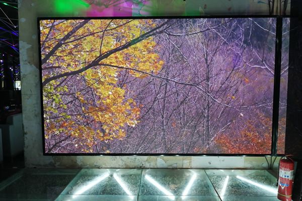 酒吧大屏使用LED顯示屏好，還是液晶拼接屏好？