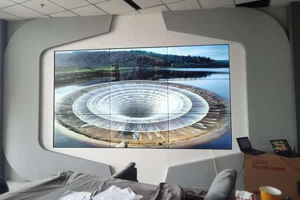 LED顯示屏好還是LCD拼接屏好，它們有哪些區(qū)別？