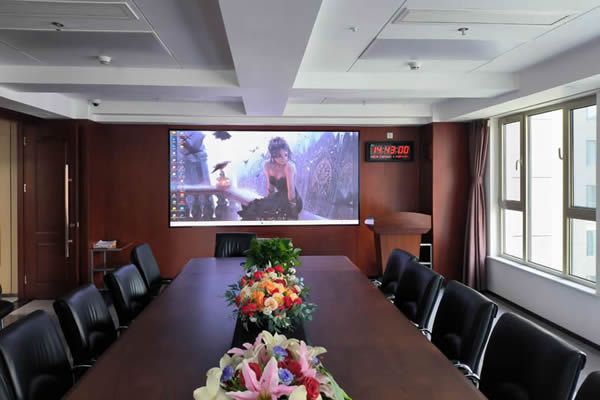 學校會議室大屏使用投影機好，還是LED顯示屏好？