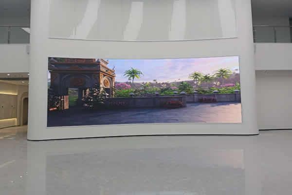 常見(jiàn)的商場(chǎng)LED顯示屏有哪些，如如何選擇？