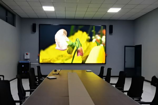 會(huì)議室用LED屏幕還是拼接屏幕好？