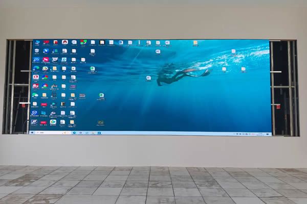 COB顯示屏與傳統(tǒng)的LED顯示屏有什么區(qū)別？