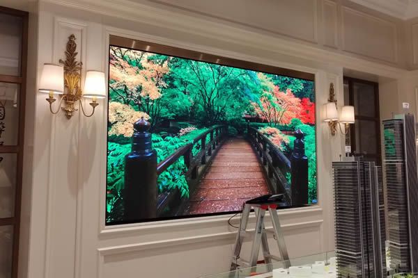 COB顯示屏和傳統(tǒng)的LED顯示屏有什么區(qū)別？